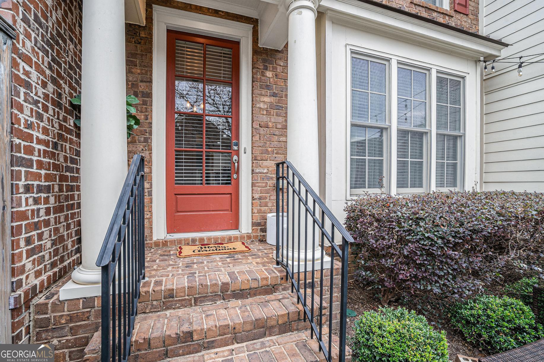 6084 Holly Park LN SE