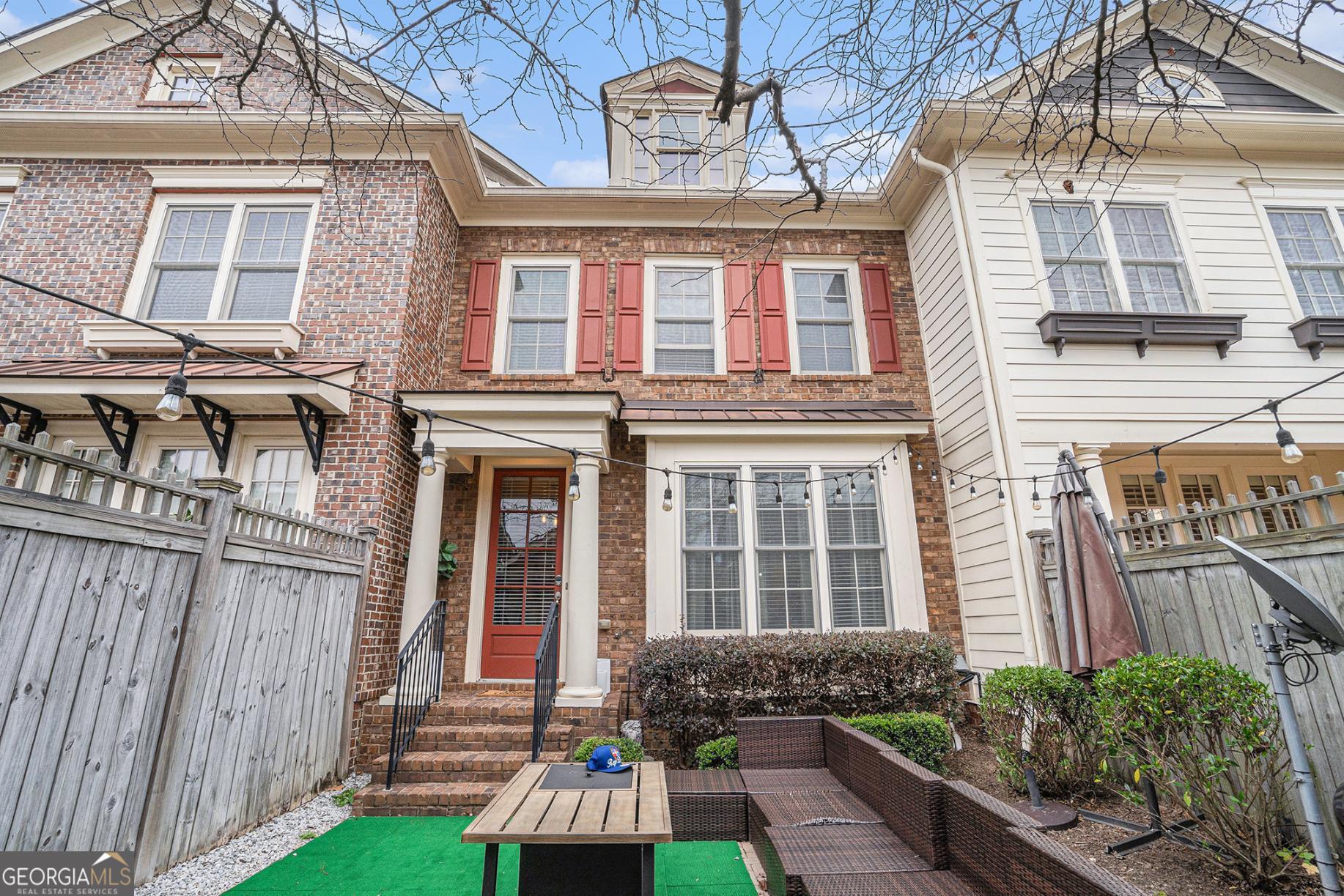 6084 Holly Park LN SE