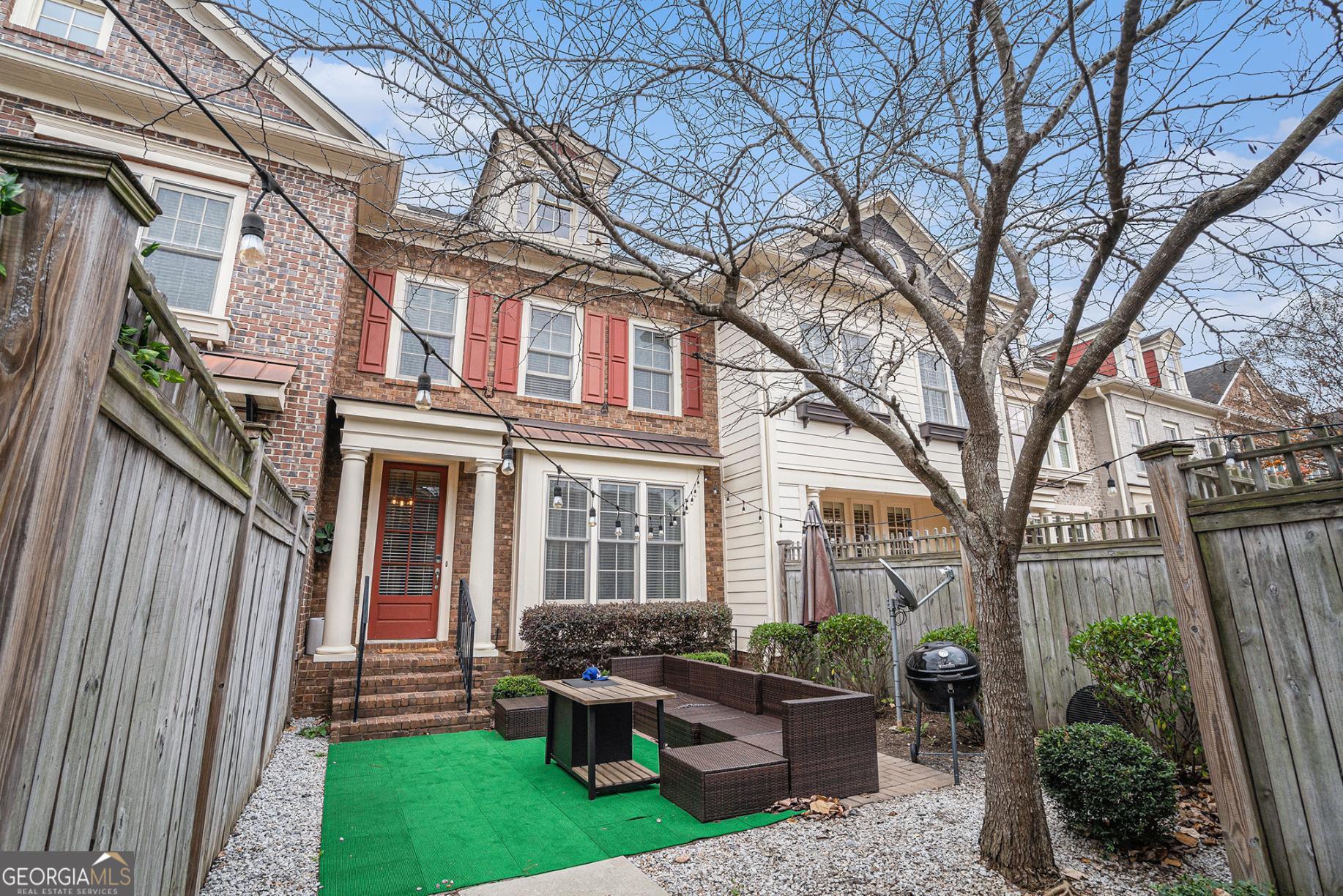 6084 Holly Park LN SE