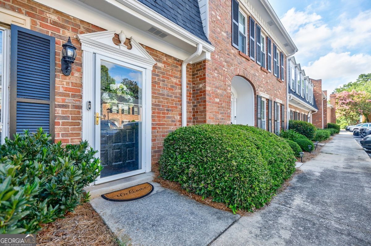 12 Palace Green PL NW