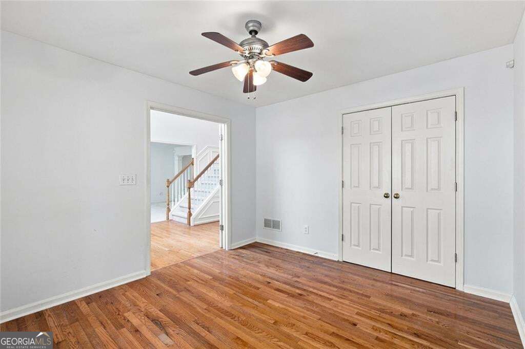 425 Fairford LN