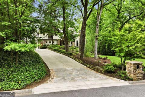 Photo of 625 W Northway Lane, Atlanta, GA 30342 (MLS # 10759605)