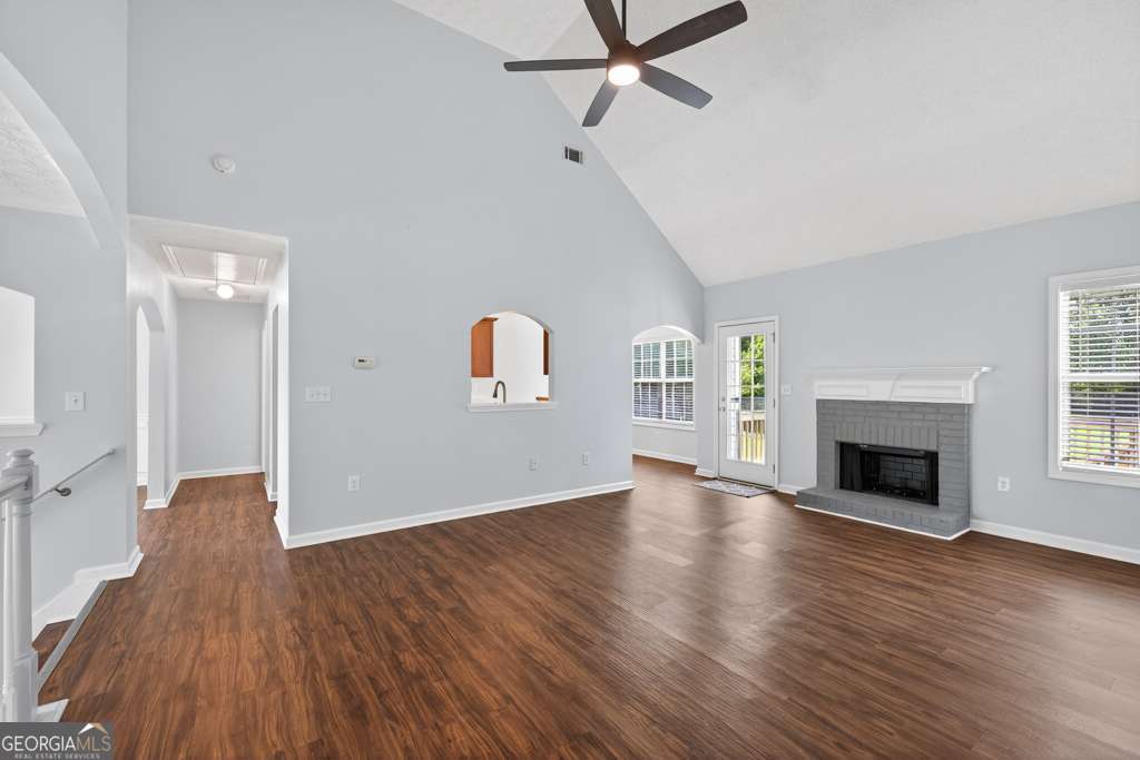 563 Bailey DR