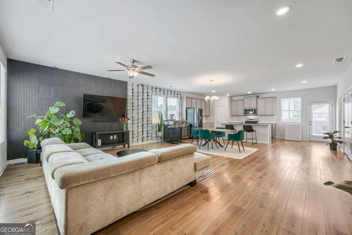 1051 Thomasville Estate WAY