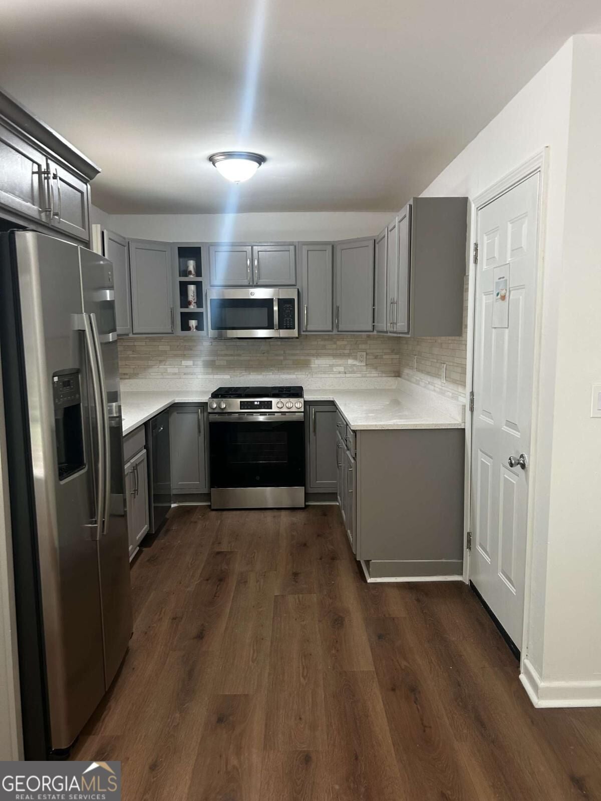 4205 Commodore DR
