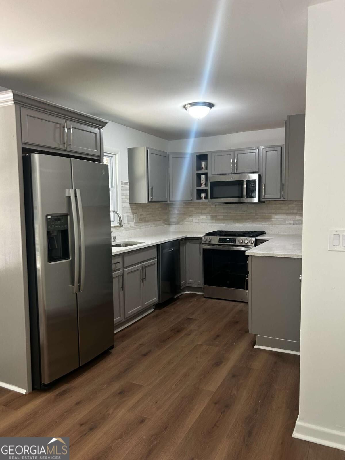 4205 Commodore DR