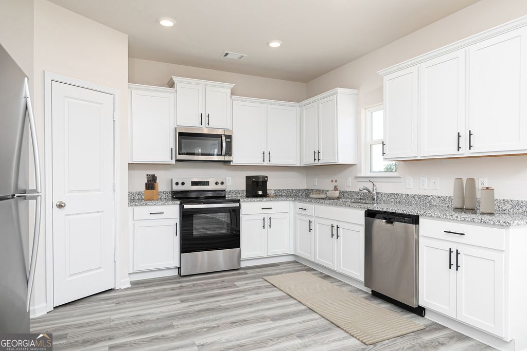 Photo of 306 Sunfish Circle, Jefferson, GA 30549 (MLS # 10761291)