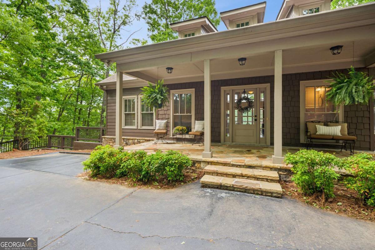 215 Columbine DR