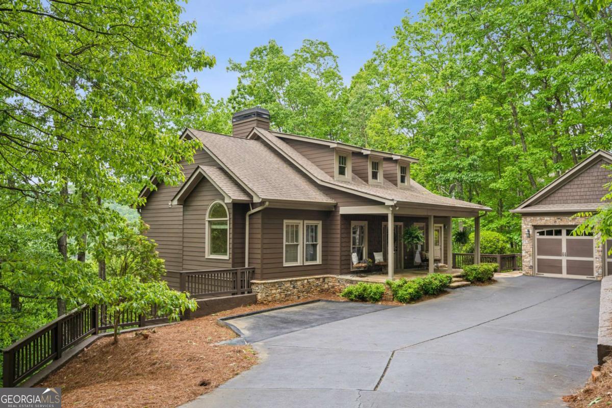 215 Columbine DR