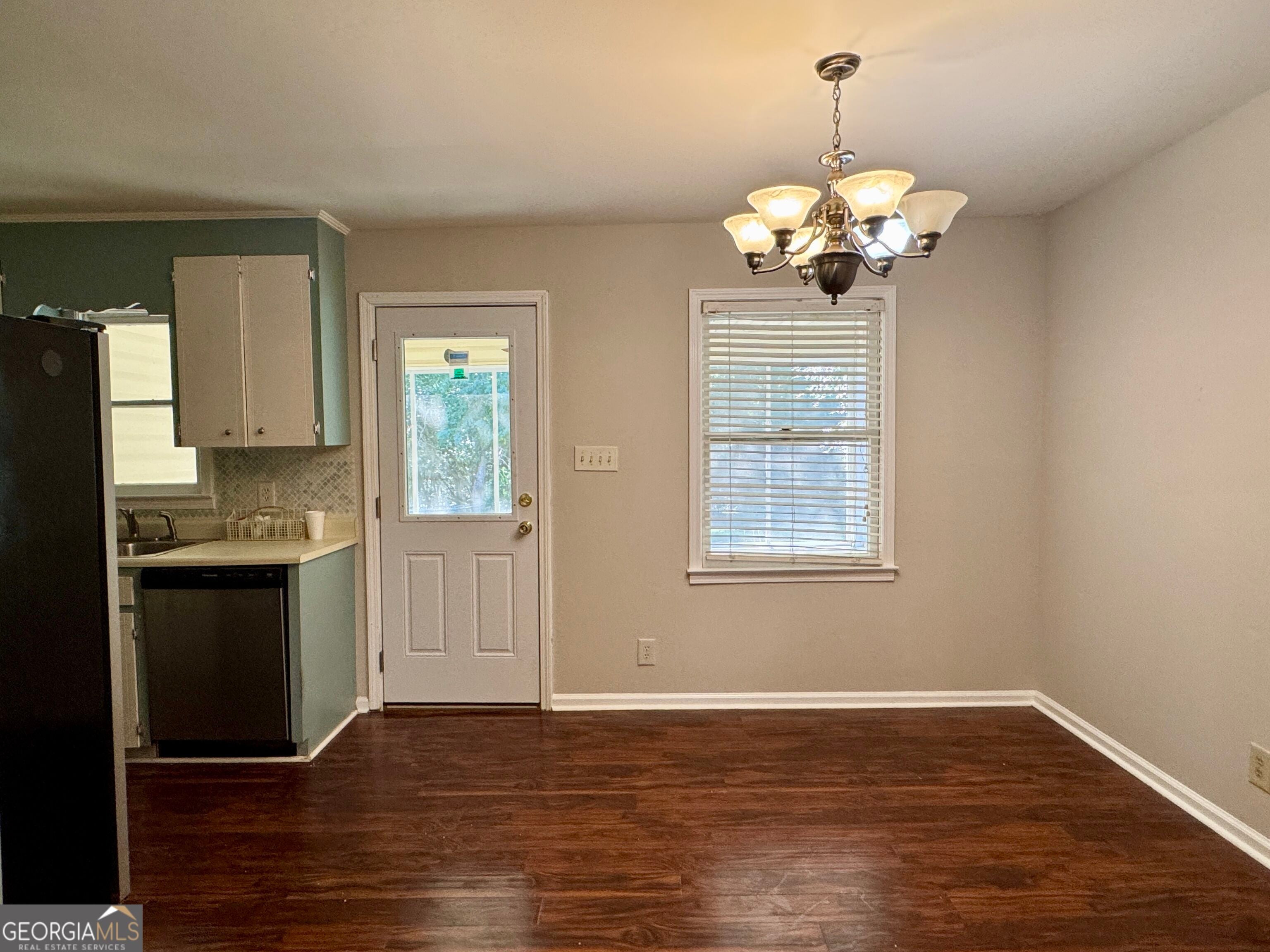 147 Windermere CIR
