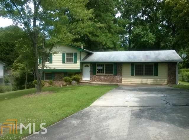 Come and see this spectacular single family ranch home nestled on a large lot with picturesque wooded views! Features a private, screened in back porch overlooking the spacious back yard, and an open and inviting floor plan. Easy access to I-75! EQUAL HOUSING OPPORTUNITY. HUD-Owned. Sold AS-IS. Financing type is IE.Case #105-485142.