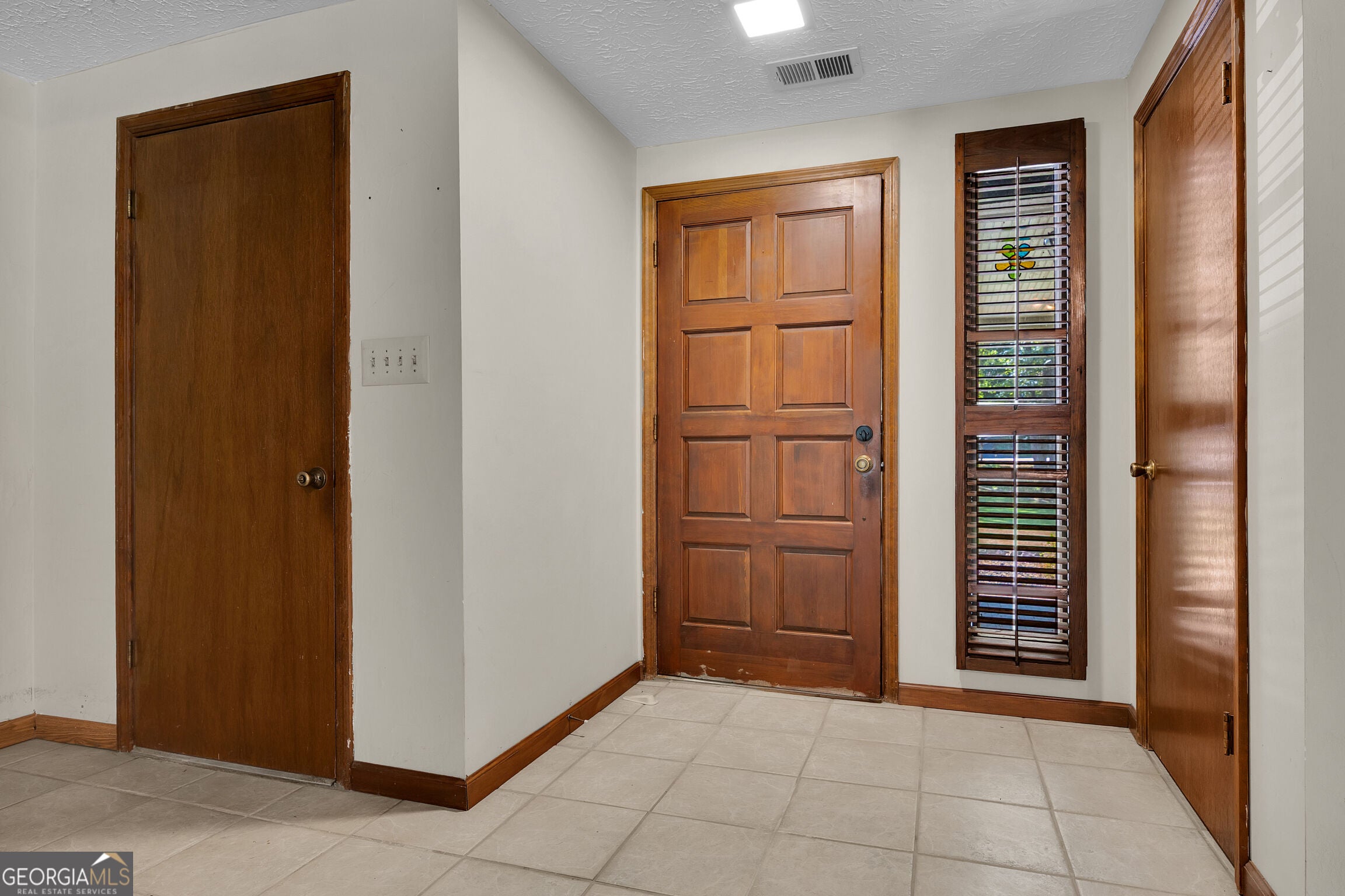 140 Hickory DR