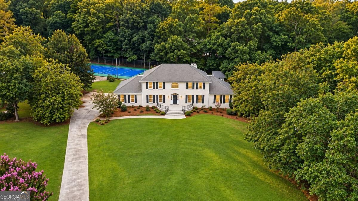 560 Hawthorne DR