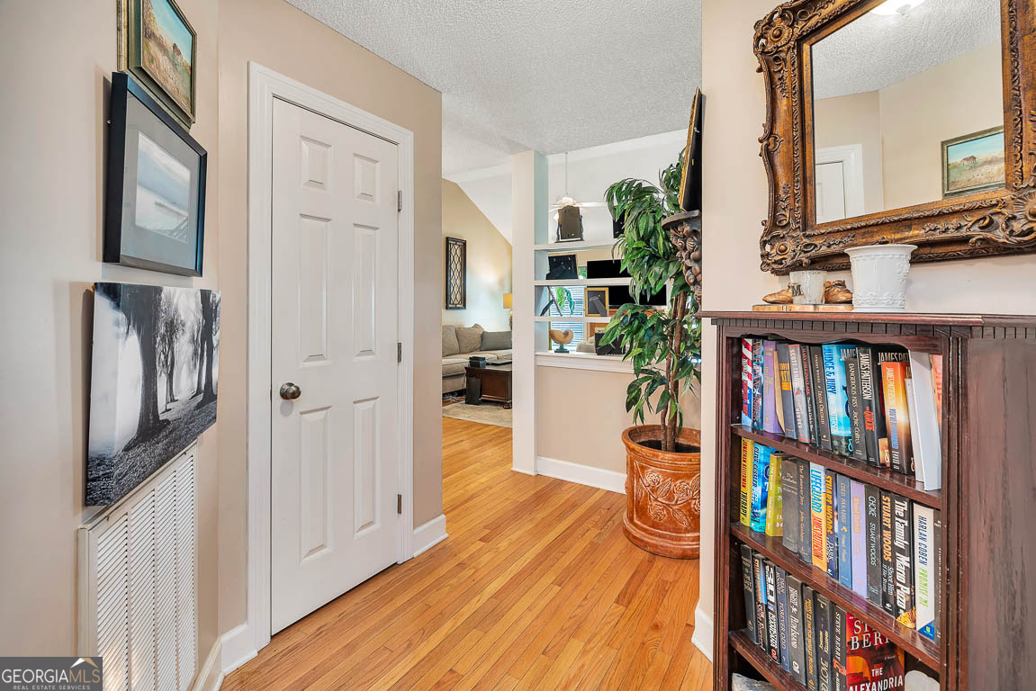 103 Cooper CIR