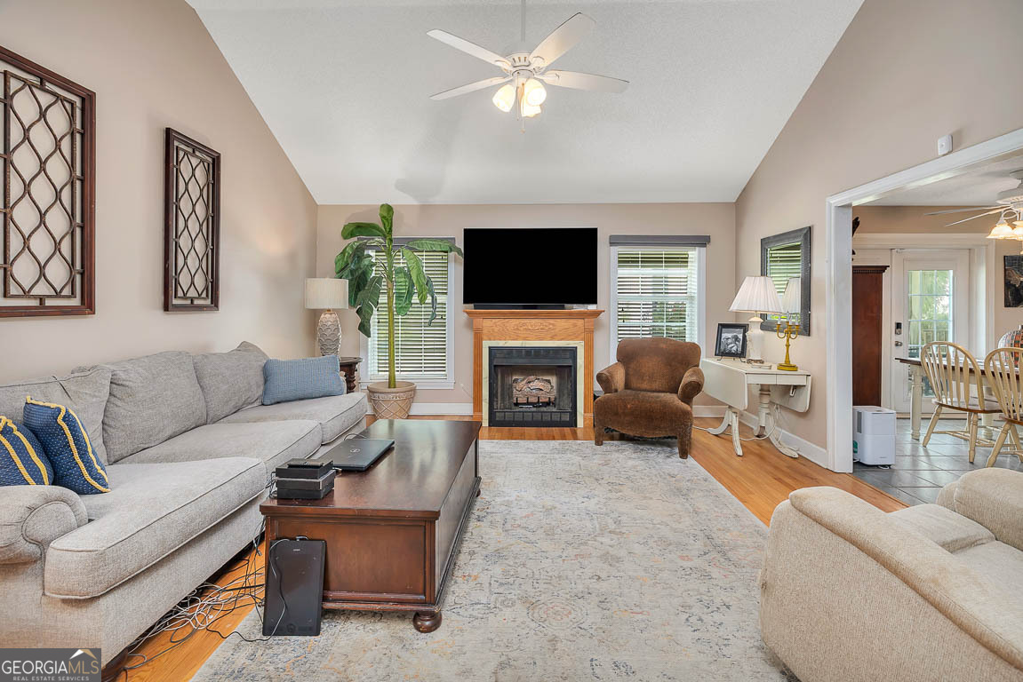 103 Cooper CIR