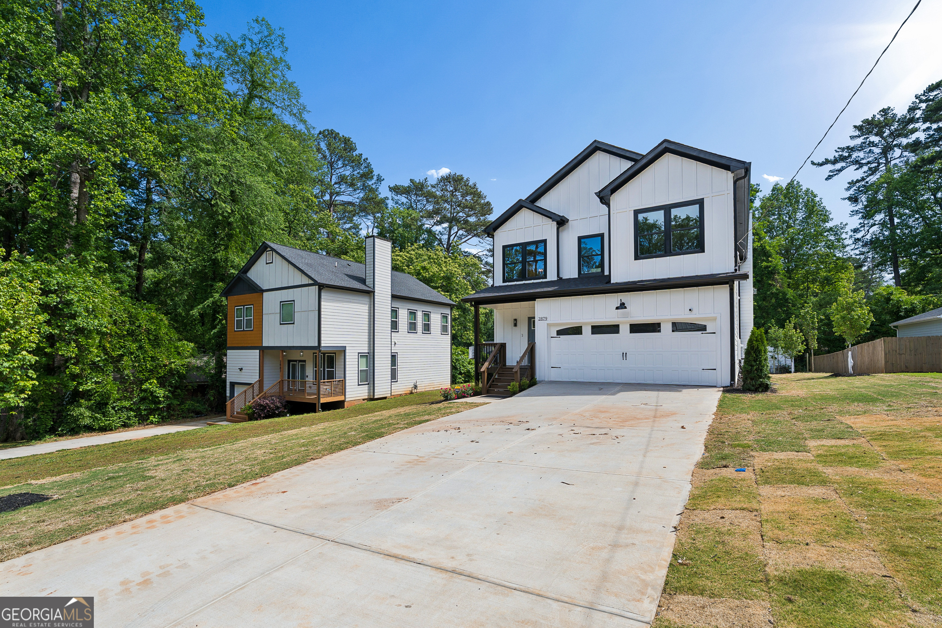 2879 Joyce AVE