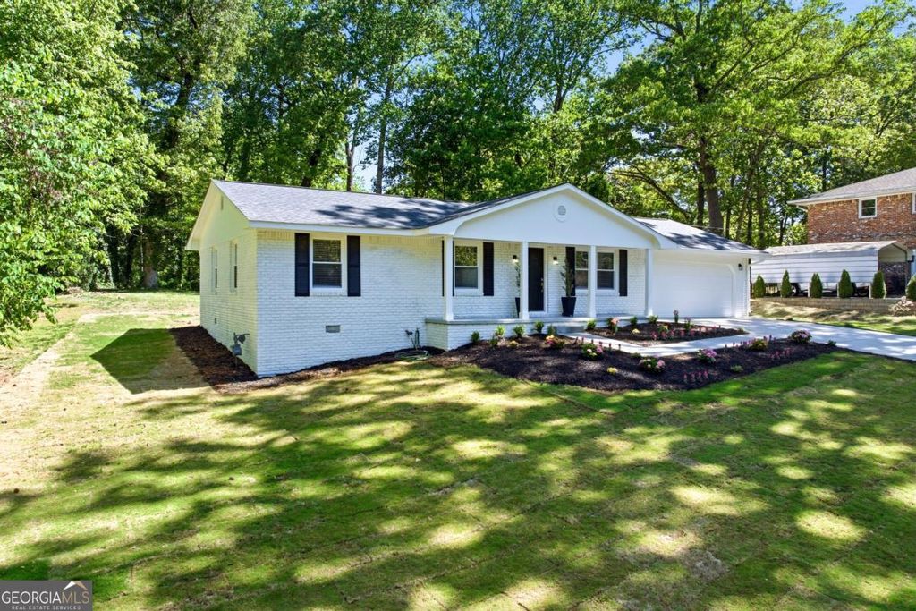 Photo of 46 Hunting Creek Drive, Marietta, GA 30068 (MLS # 10735971)