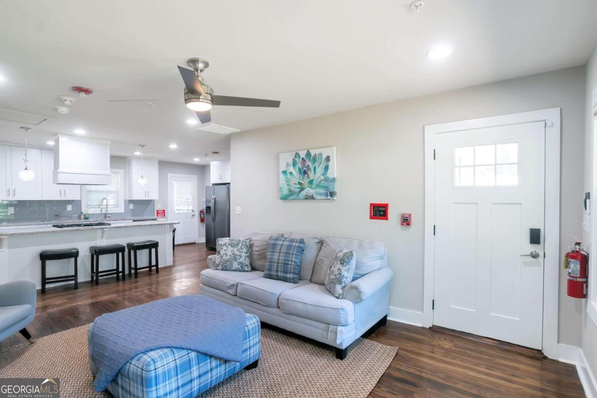 Photo 3 of 15 of 2130 Seavey DR house