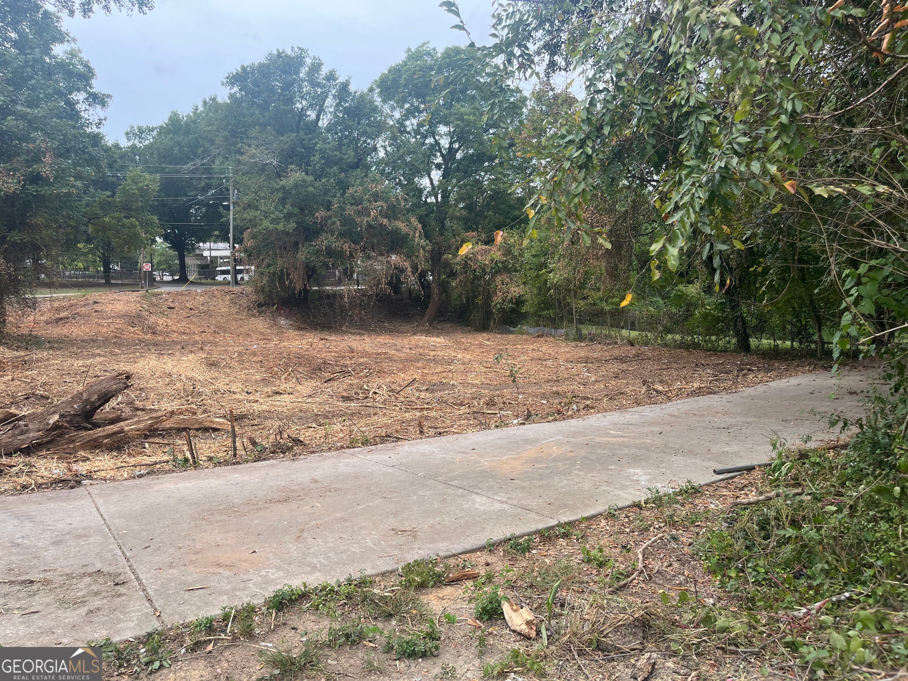 82 W Lake AVE SW