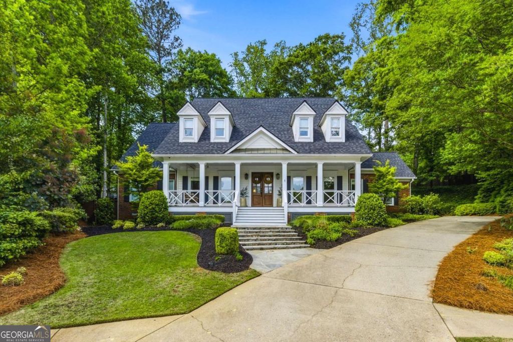 Photo of 5055 Old Oak Trace, Roswell, GA 30075 (MLS # 10754113)