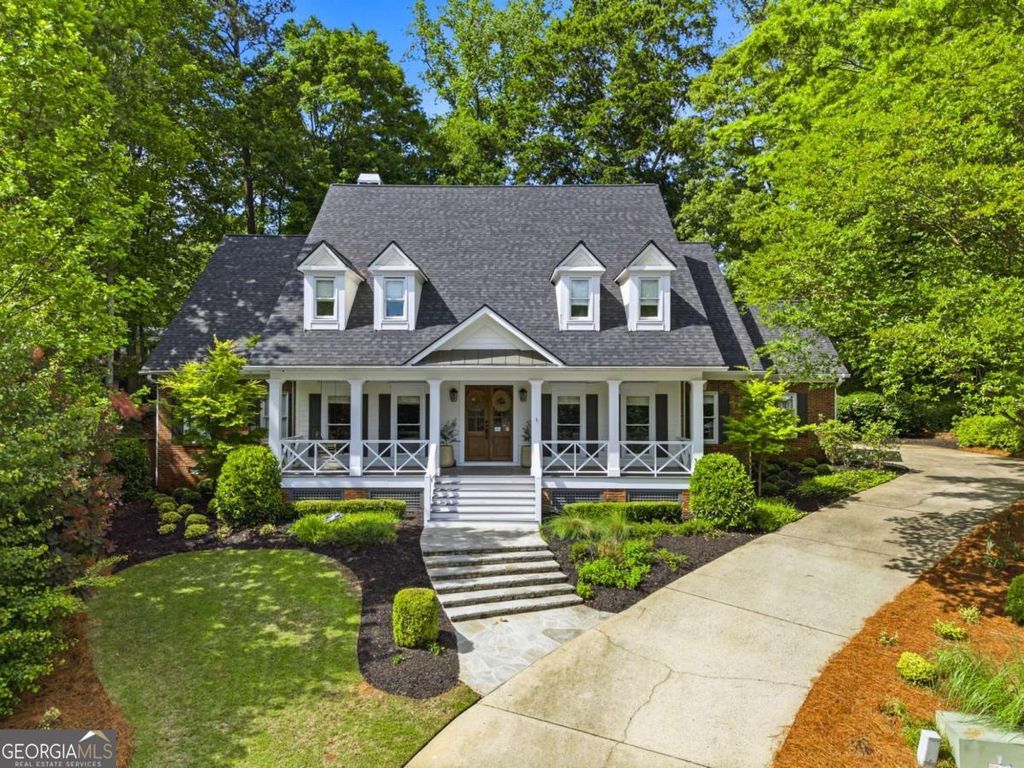 Photo of 5055 Old Oak Trace, Roswell, GA 30075 (MLS # 10754113)