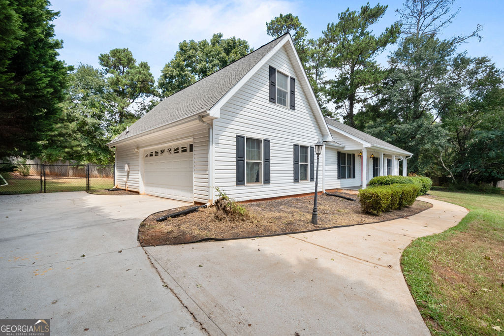 84 Hidden Lakes CT