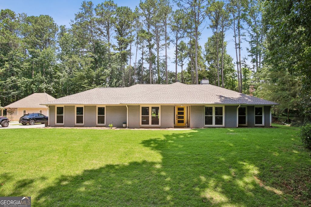 Photo of 155 Aspen Way, Fayetteville, GA 30214 (MLS # 10801049)