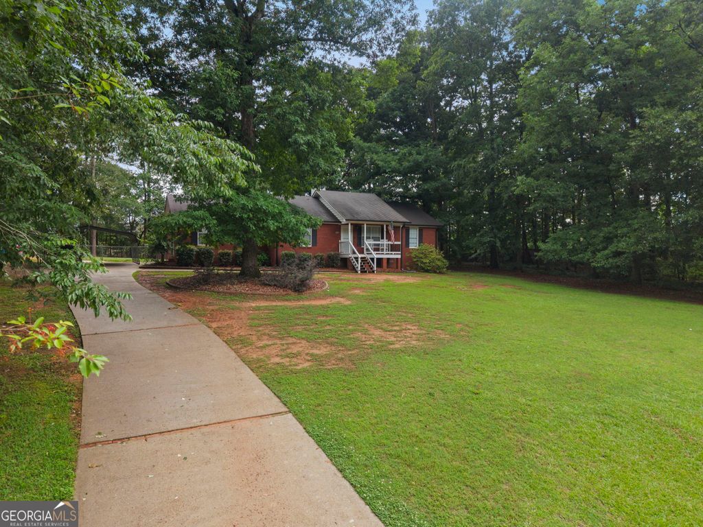Photo of 173 Southridge Dr, Locust Grove, GA 30248 (MLS # 10772624)