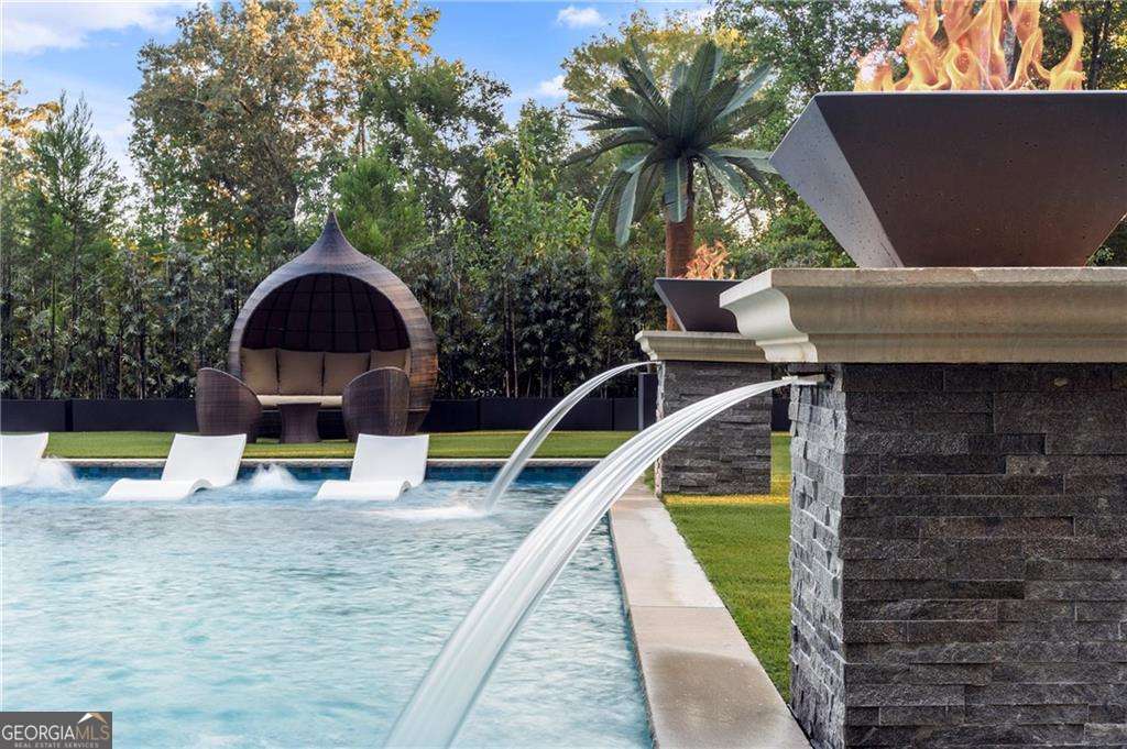 1105 Moores Mill RD NW