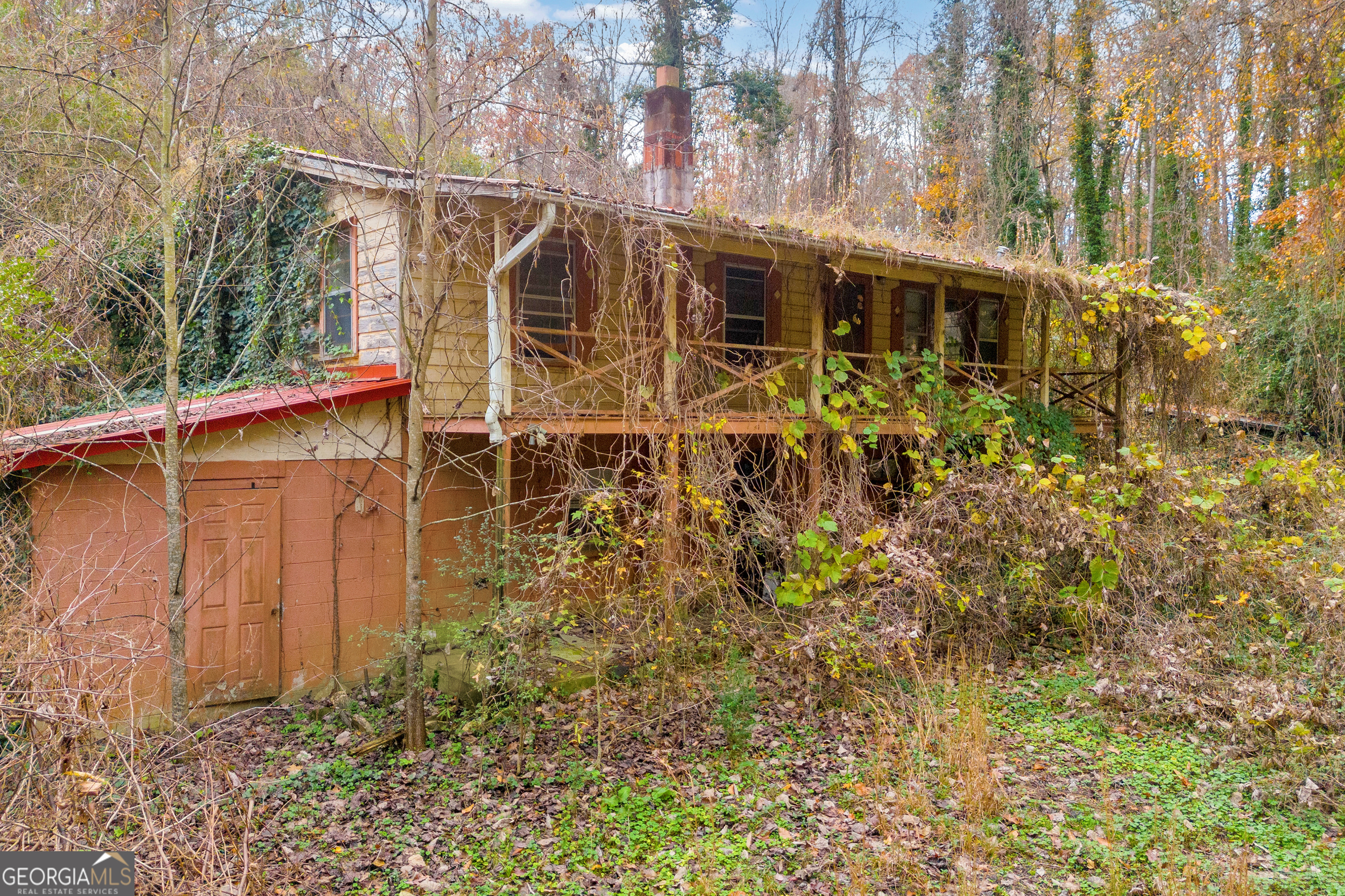 Your very own piece of Paradise with this stunning 8.68-acre property, featuring a picturesque natural setting perfect for those seeking tranquility and outdoor adventure. The land boasts a small gentle creek that provides the perfect backdrop for relaxation or recreation. There is a house on the property that may require significant restoration or could be removed to make way for your dream home. Surrounded by nature, this land is ideal for building a custom retreat, enjoying outdoor activities, or simply soaking in the beauty of the countryside. Whether you're looking for a personal sanctuary or an investment with incredible potential, this property is a rare find. For boating enthusiasts you are in close proximity to Lake Hartwell. As well as downtown Toccoa and Toccoa Falls. DonCOt miss your chance to own a slice of peaceful living! Schedule showing through Showingtime to schedule a tour.