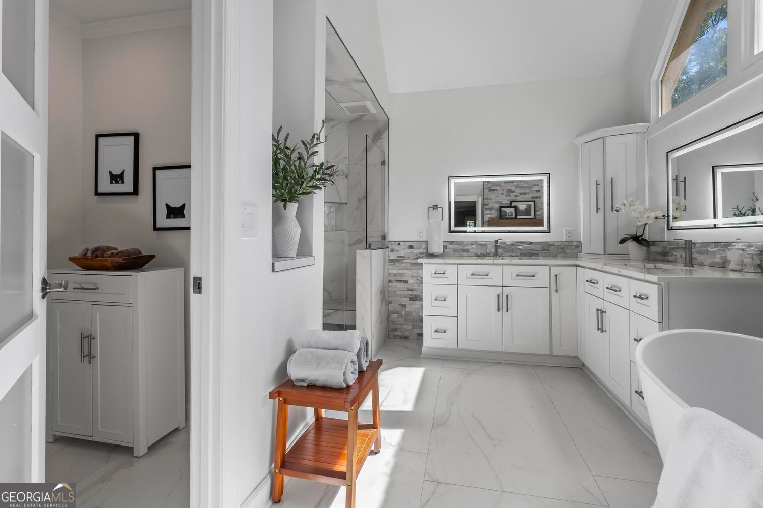 Alpharetta, Georgia 30005, United States, 4 Bedrooms Bedrooms, ,5 BathroomsBathrooms,Residential,Active,200339