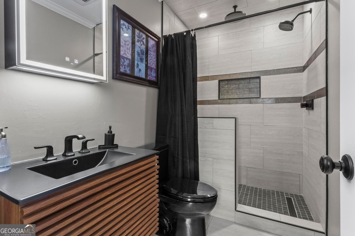 Alpharetta, Georgia 30005, United States, 4 Bedrooms Bedrooms, ,5 BathroomsBathrooms,Residential,Active,200339