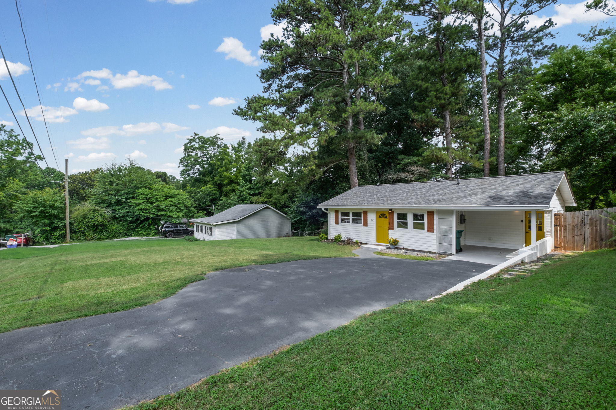 845 Chrysler AVE SE