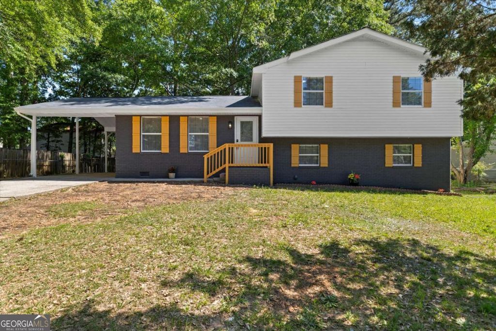 Photo of 182 Slicky Rock Ct, Riverdale, GA 30274 (MLS # 10766381)