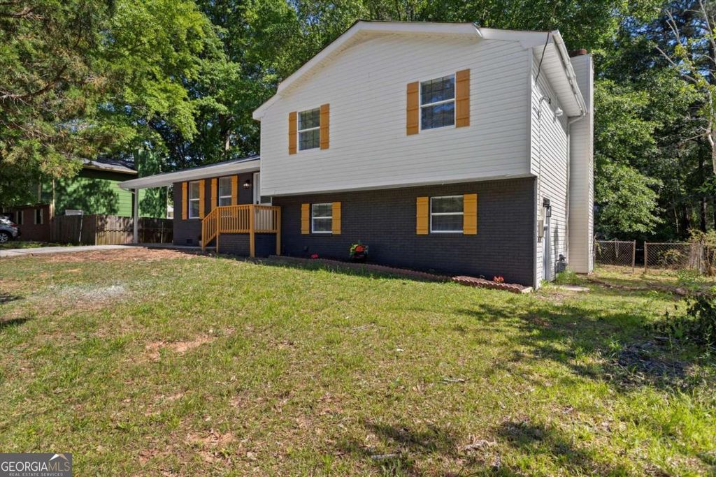 Photo of 182 Slicky Rock Ct, Riverdale, GA 30274 (MLS # 10766381)