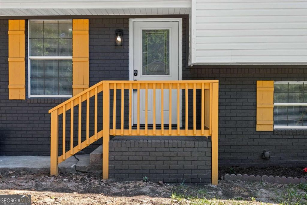 Photo of 182 Slicky Rock Ct, Riverdale, GA 30274 (MLS # 10766381)
