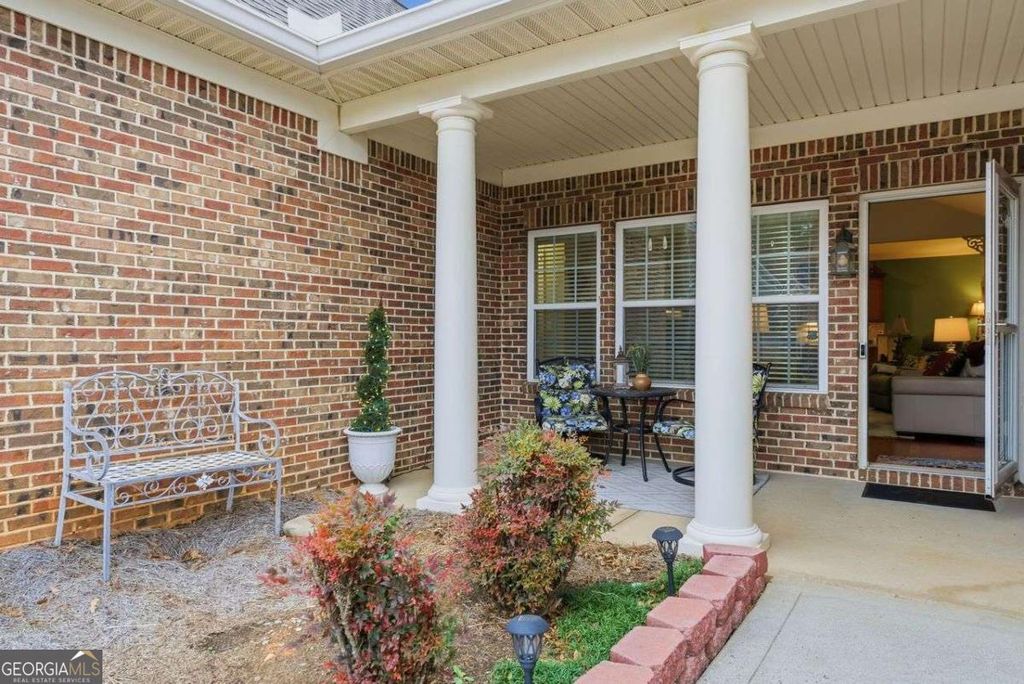 Photo of 995 Savannah Commons Drive NE #6, Kennesaw, GA 30144 (MLS # 10680455)