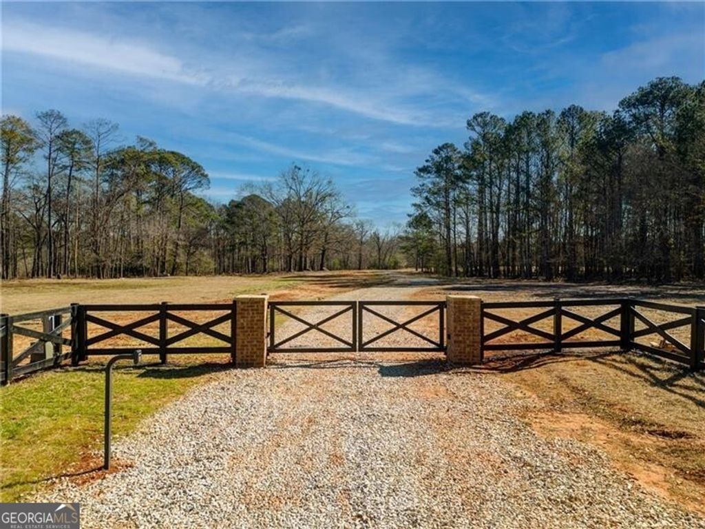 Photo of 691 Moccasin Gap Road, Jackson, GA 30233 (MLS # 10673040)