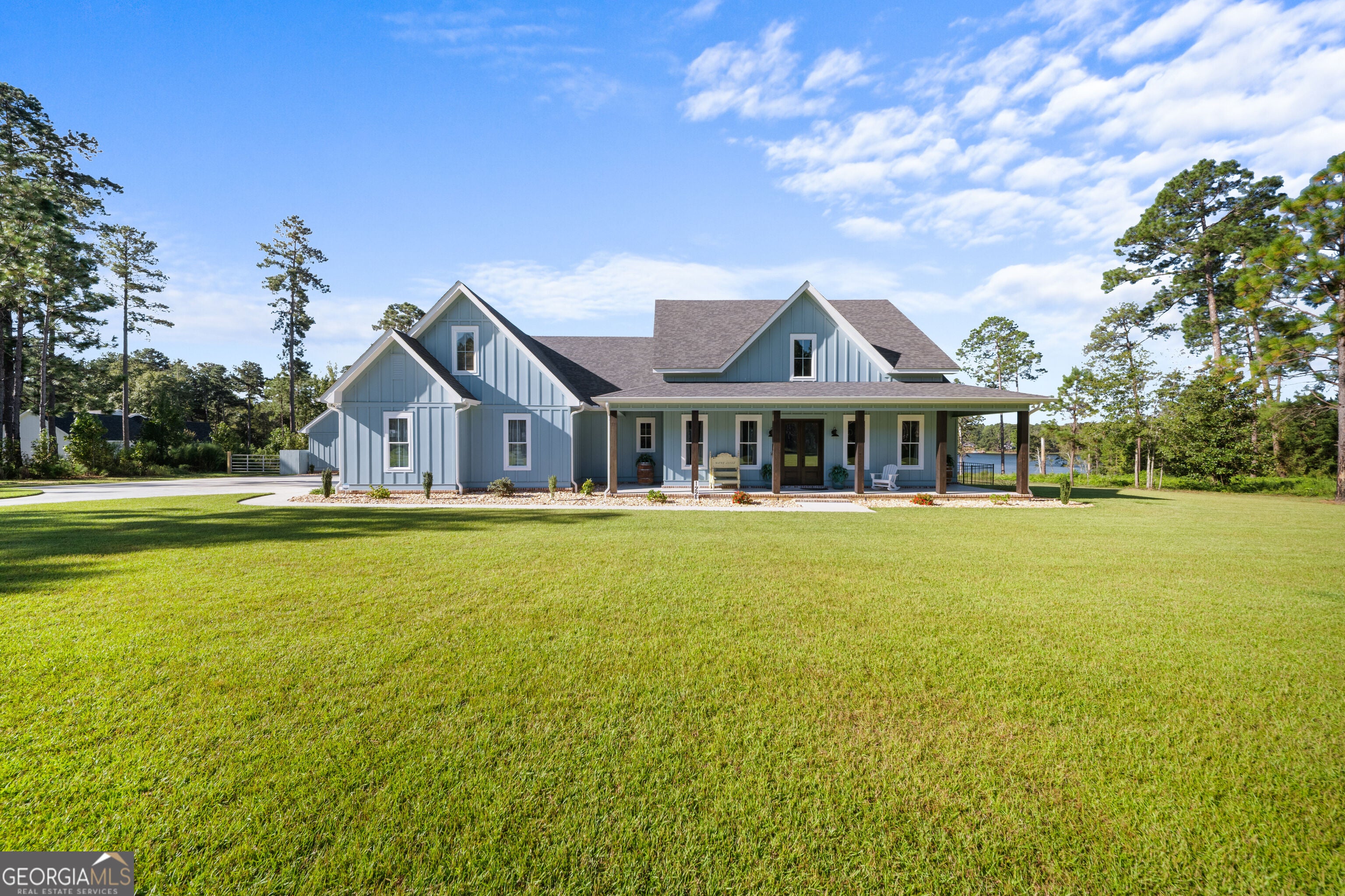 122 E Lake DR