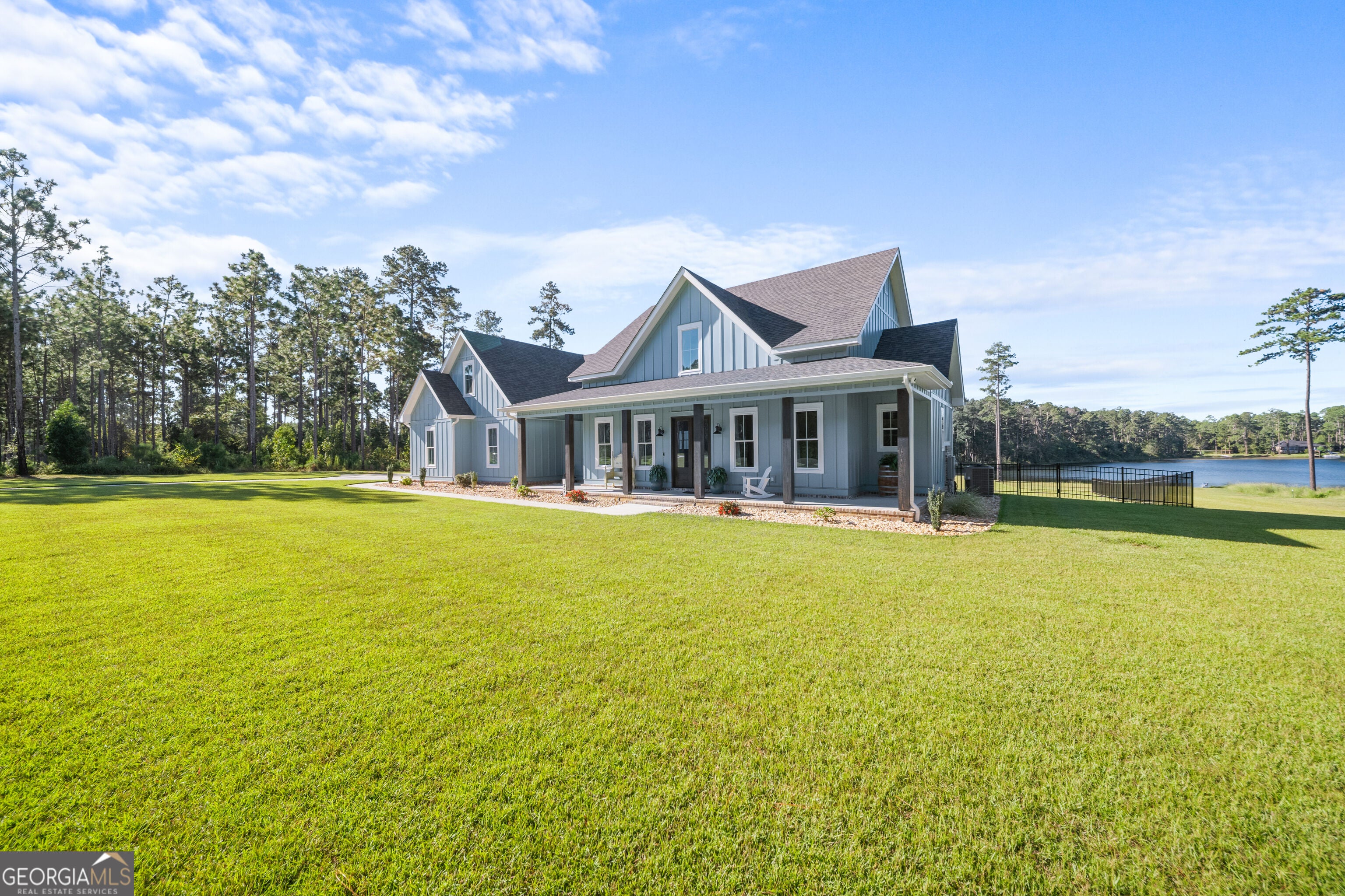 122 E Lake DR