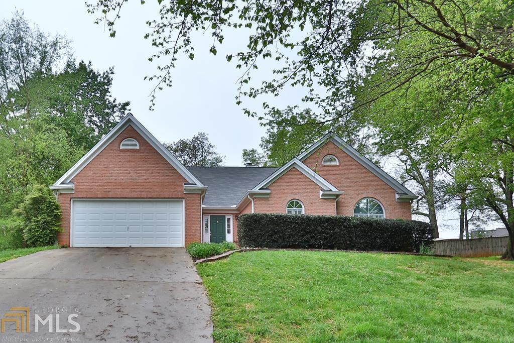 Beautiful ranch home located in sought after West Forsyth neighborhood of Summer Walk. Located on a cul-de-sac, this home has a private backyard that is fenced and a beautiful yard. Features separate living and dining room with updated kitchen and baths. Your are going to love this home!
