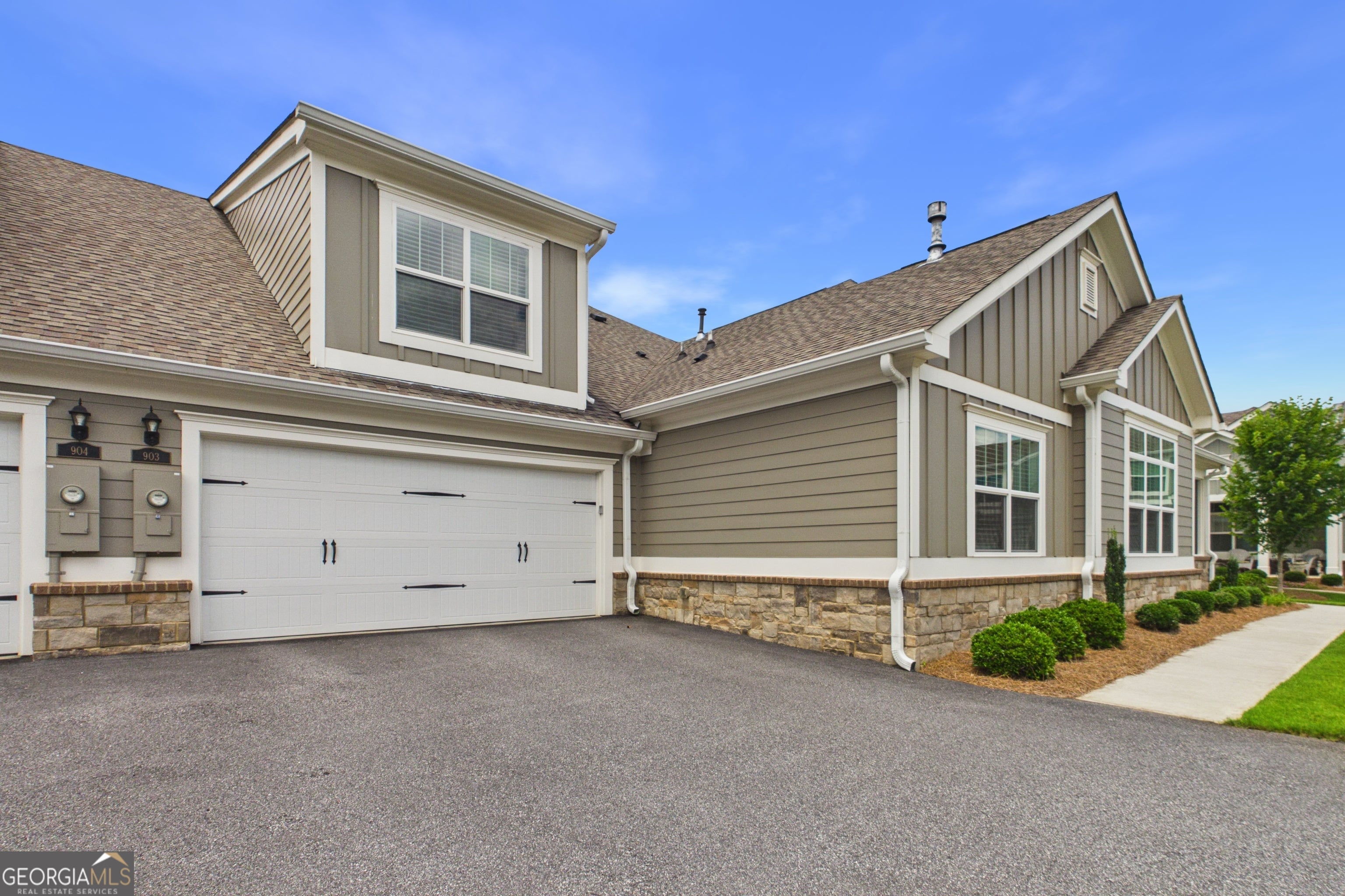 903 Lexington Green PINES