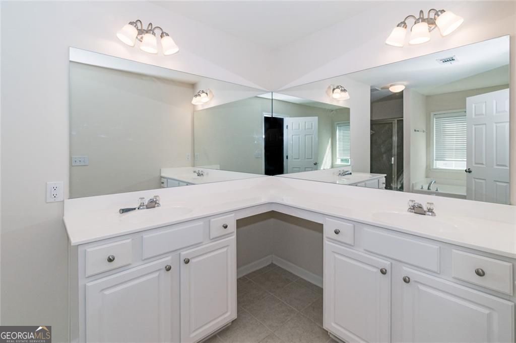 Cumming, Georgia 30040, United States, 3 Bedrooms Bedrooms, ,3 BathroomsBathrooms,Residential,Active,199119