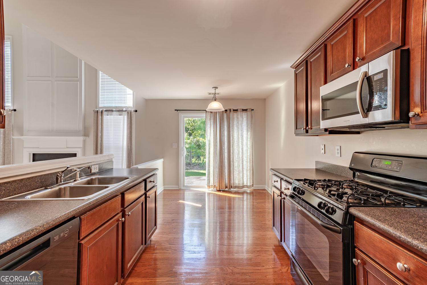 Cumming, Georgia 30040, United States, 3 Bedrooms Bedrooms, ,3 BathroomsBathrooms,Residential,Active,199119