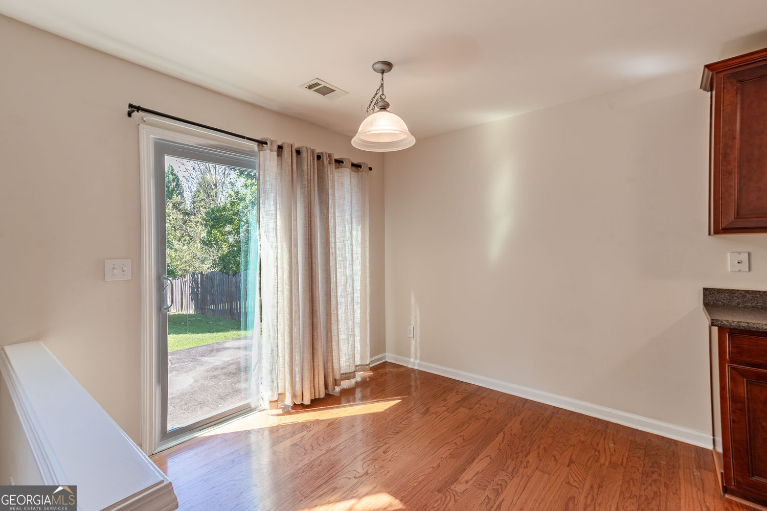 Cumming, Georgia 30040, United States, 3 Bedrooms Bedrooms, ,3 BathroomsBathrooms,Residential,Active,199119