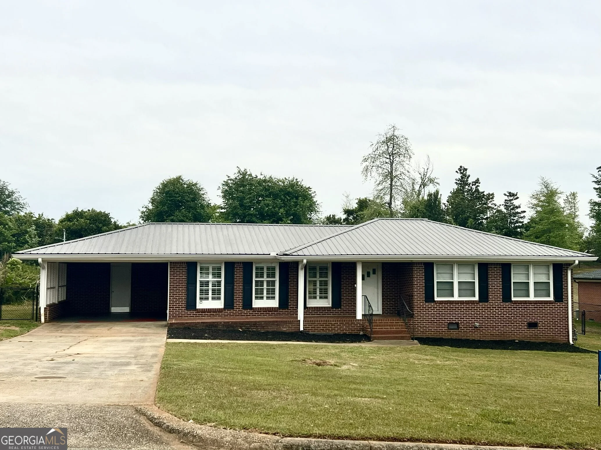 6 Colonial Drive