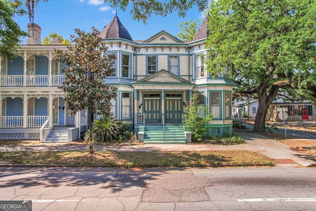301-303 E Henry ST