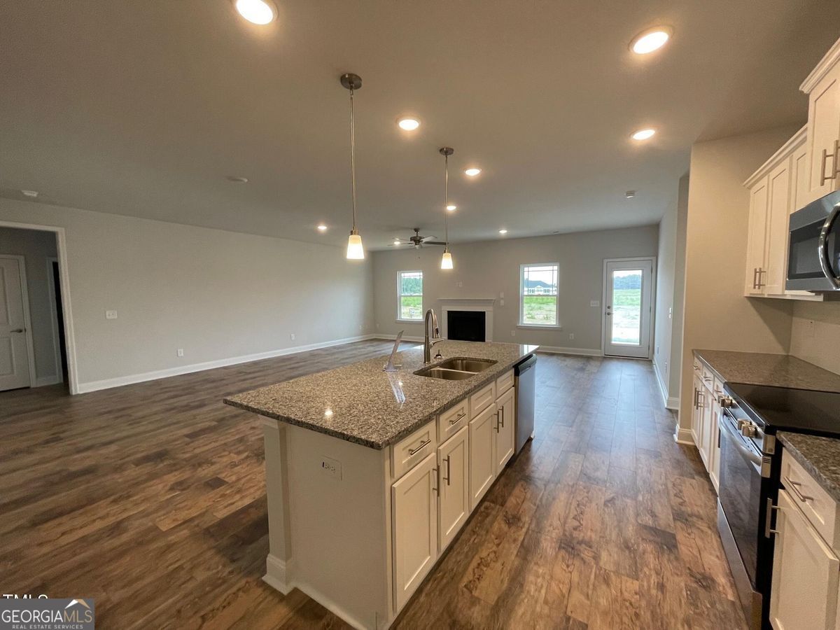 939 Eagle Heights DR