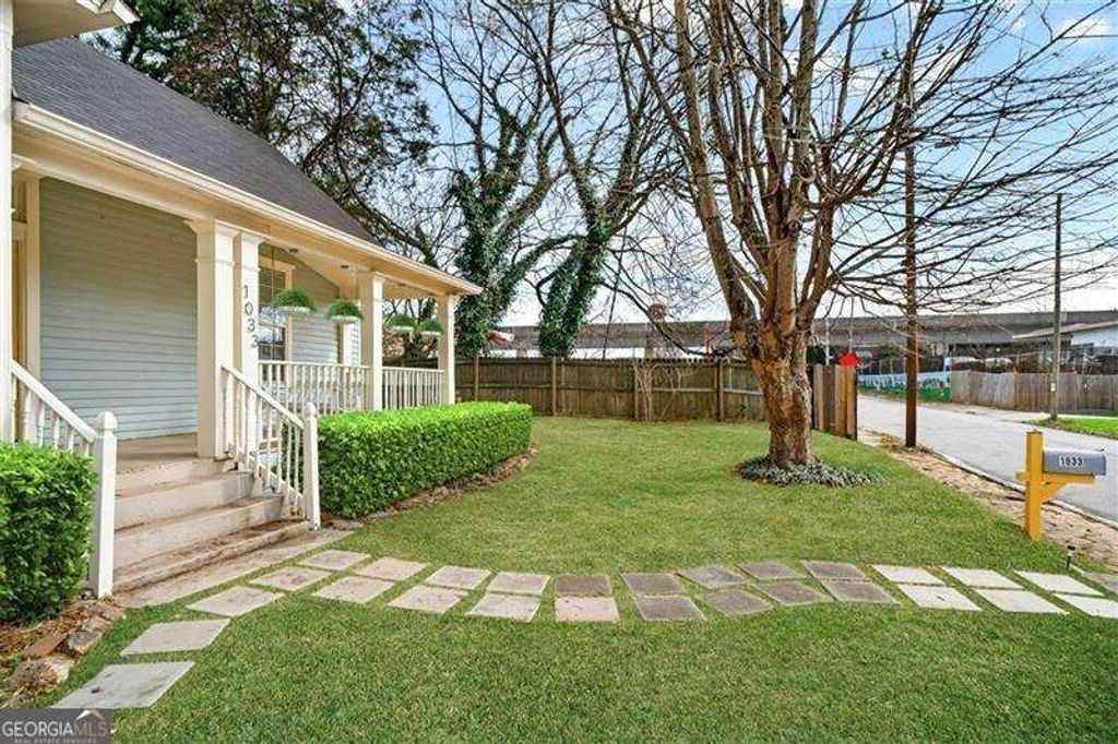 Photo of 1033 White Oak Avenue SW, Atlanta, GA 30310 (MLS # 10767402)