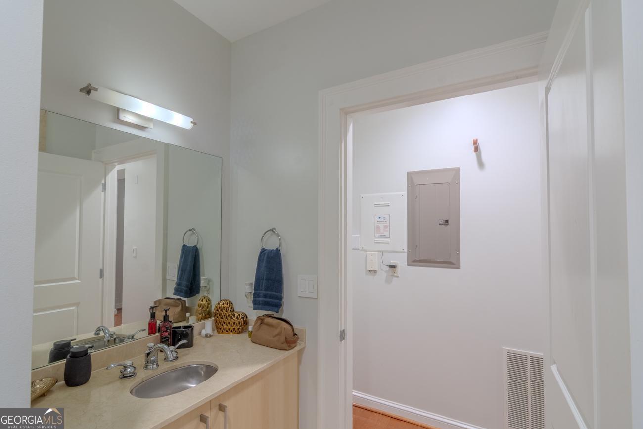 250 Park Avenue West NW 903